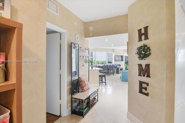 Building Photo - 20000 E Country Club Dr