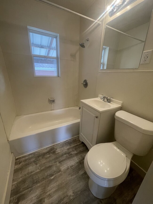 Building Photo - Two Bedroom, One and half bathroom house! ...