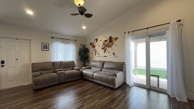 Building Photo - $2,995.00 - 3 Beds / 2 Baths, no deposit option available!