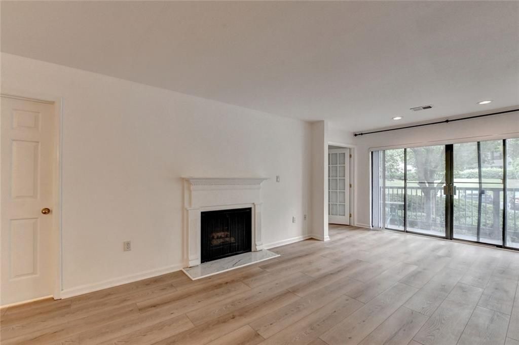 Building Photo - 4101 Pine Heights Dr NE