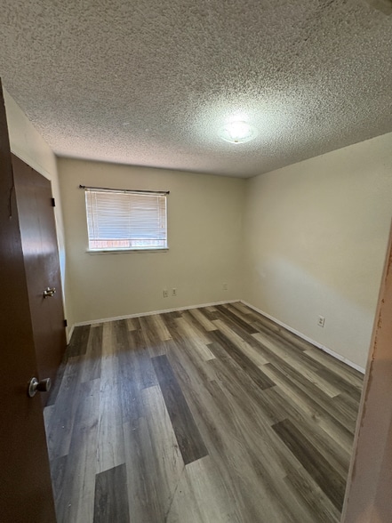 Building Photo - 321 Easy St