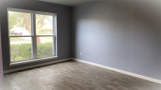 Building Photo - 11910 Hunkler Dr