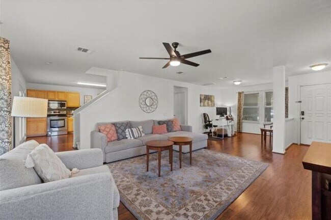 Building Photo - 4515 Cottonwood St