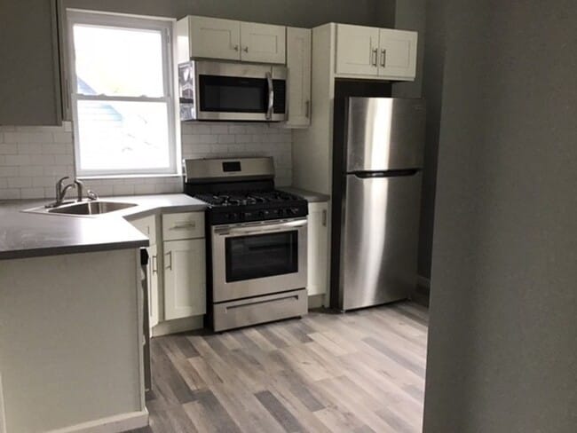 Building Photo - 688 State St