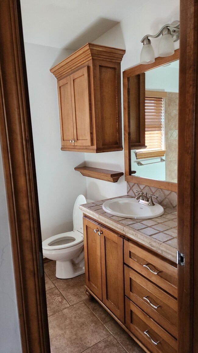 Building Photo - 3808 Kensington Dr