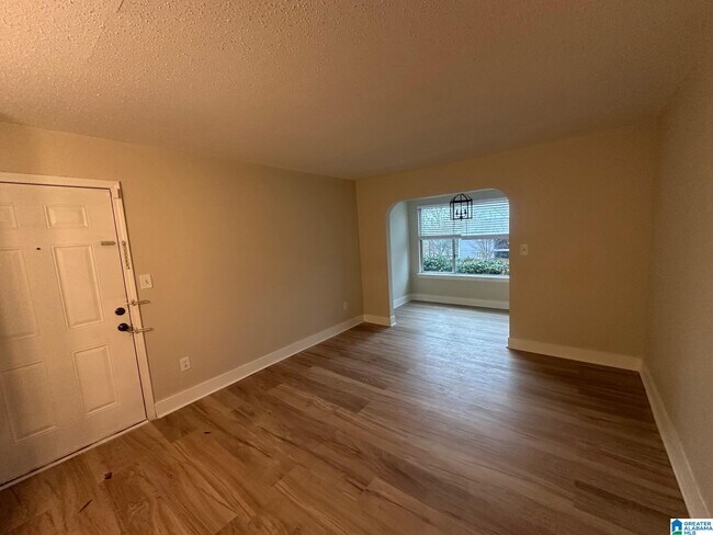 Building Photo - 412 Skyview Dr