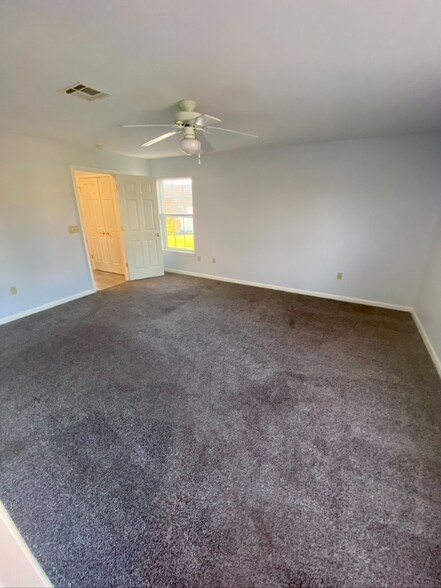 Building Photo - 131 Oriole Ct