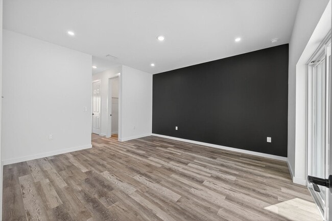 Building Photo - 918 Embers Pkwy W