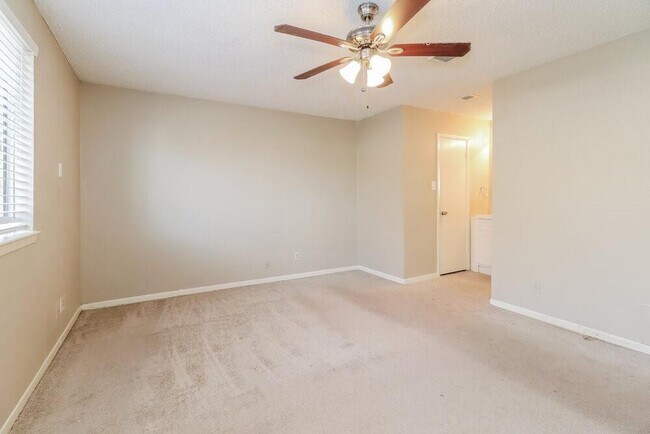 Building Photo - 15910 Blueridge Rd
