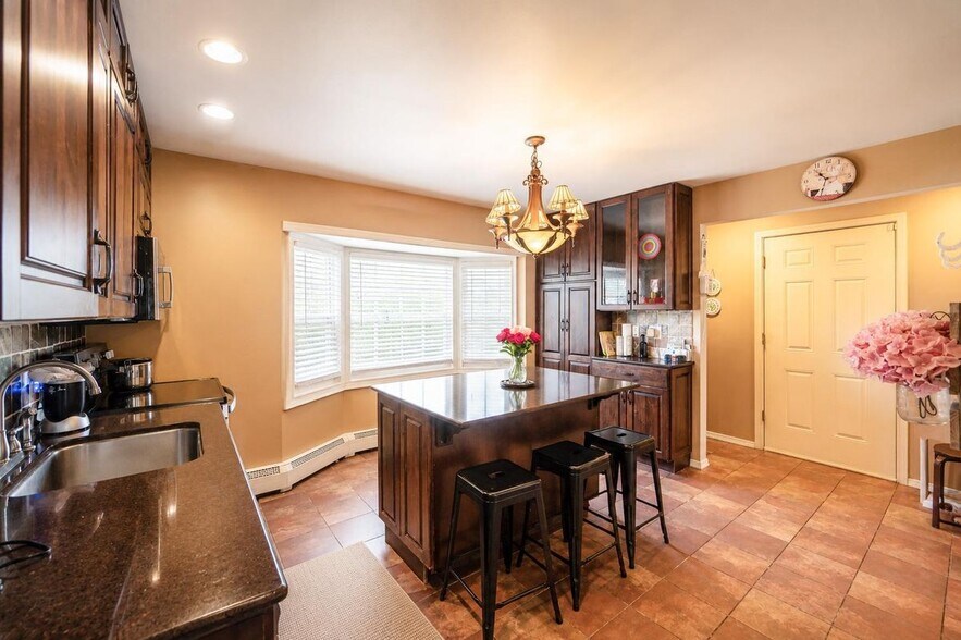 Building Photo - 220 Cypress Ln W