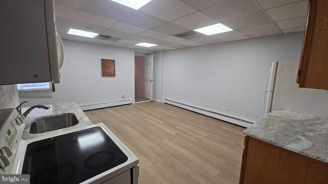 Building Photo - 117 S Warren St