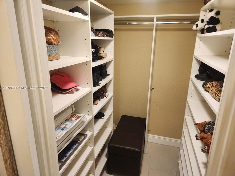 Building Photo - 18071 Biscayne Blvd