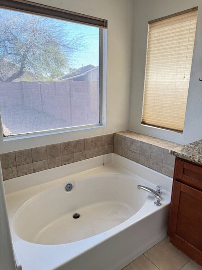Building Photo - Jewel in South Tempe 3 bedroom rental