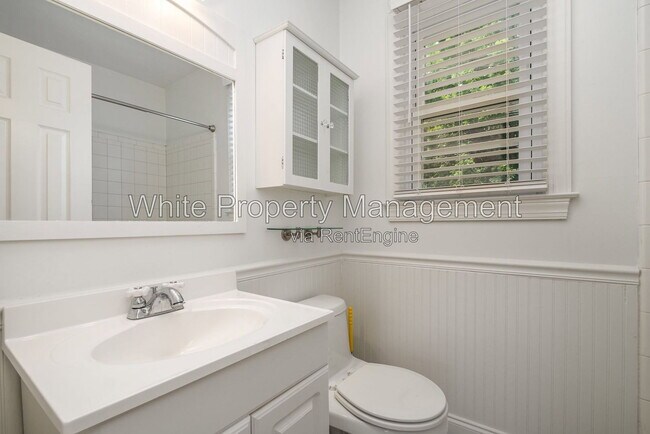 Building Photo - 564 Wakefield Dr