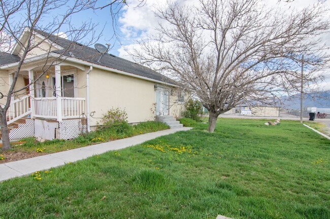 Building Photo - Fully Renovated Home + Shop + RV Parking in Tremonton!