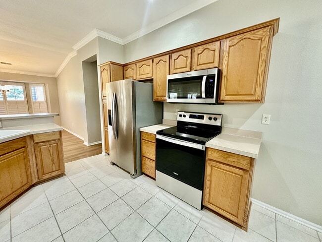 Building Photo - Two Bedroom Home in Sun City Offering One Month Free Rent!