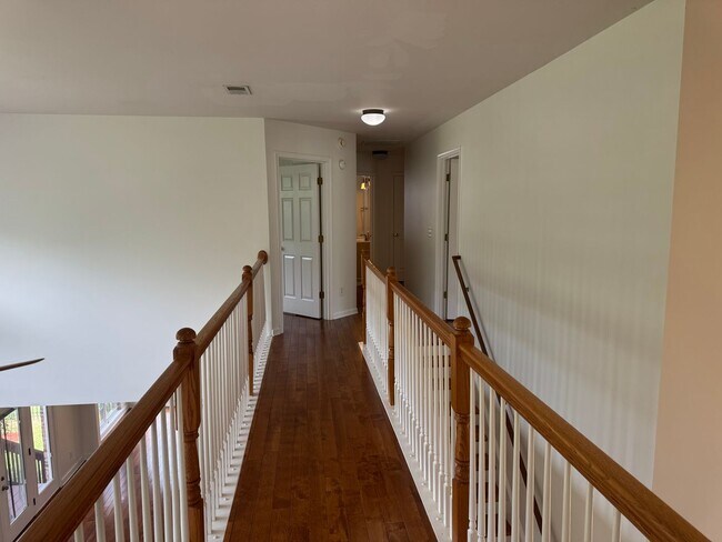 Building Photo - Brentwood 4BR Home