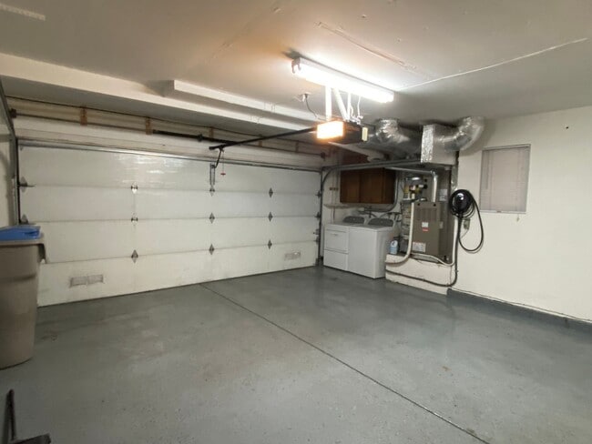 Building Photo - Cambrian 3 bed 2.5 bath townhouse available!