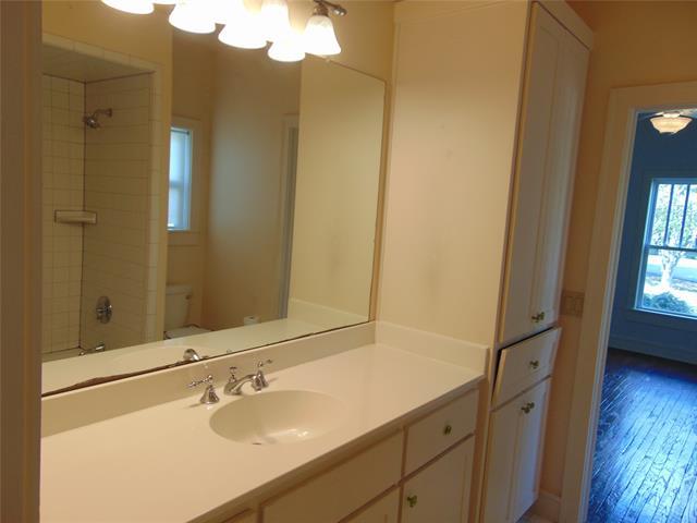 Building Photo - 10306 Country Club Dr