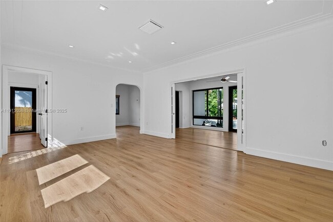 Building Photo - 465 NE 52nd St