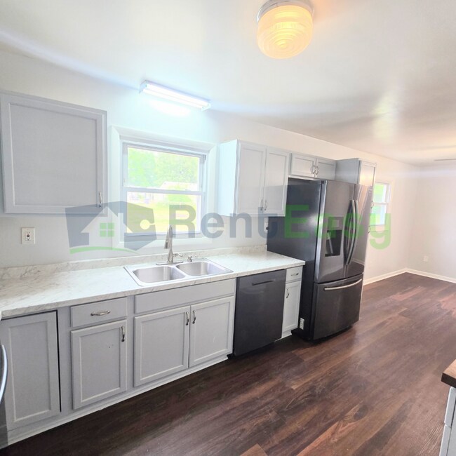 Building Photo - 5916 Vernon Dr