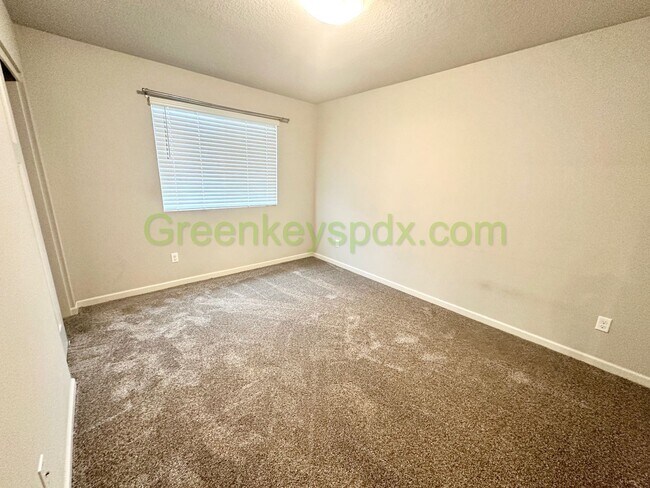 Building Photo - Amazing 2,306-square-foot house in Wood Village