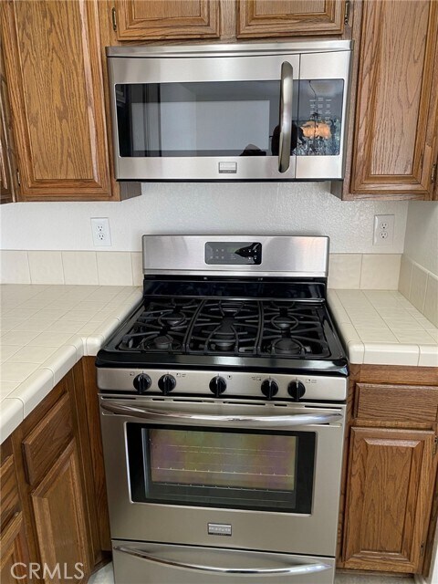 Building Photo - 5050 Canyon Crest Dr