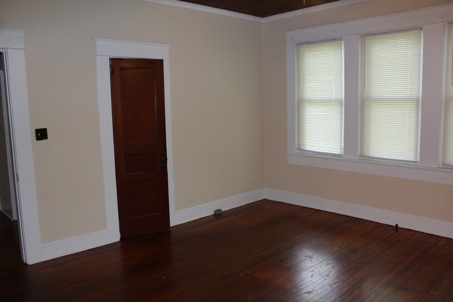 Building Photo - 420 N Green St