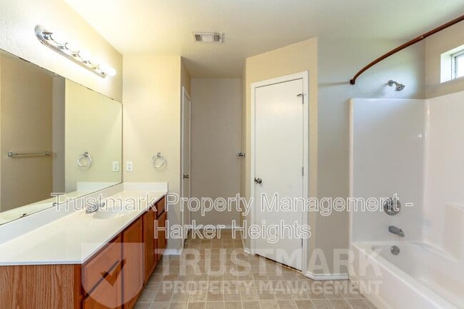 Building Photo - 3907 Deputy Dr