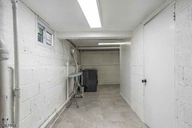 Building Photo - 9 Westervelt Pl