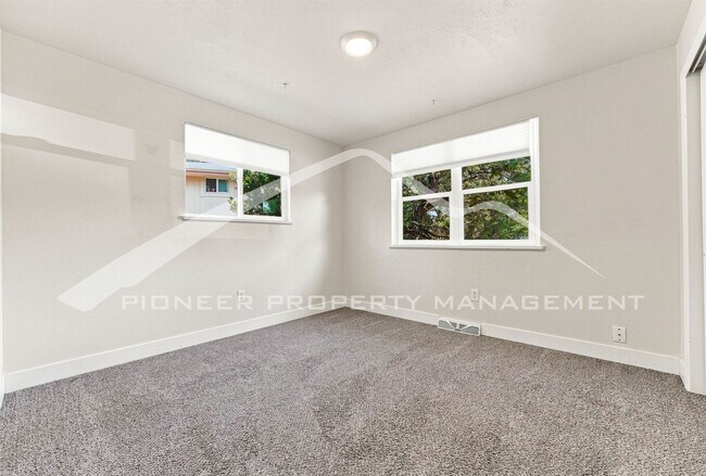 Building Photo - 179 Eaton Ct