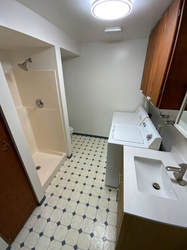 Building Photo - Fox Island home 3bdr 2 bath 2 car gar