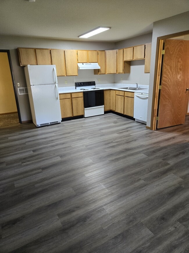 Building Photo - 8th & 8th Apartments