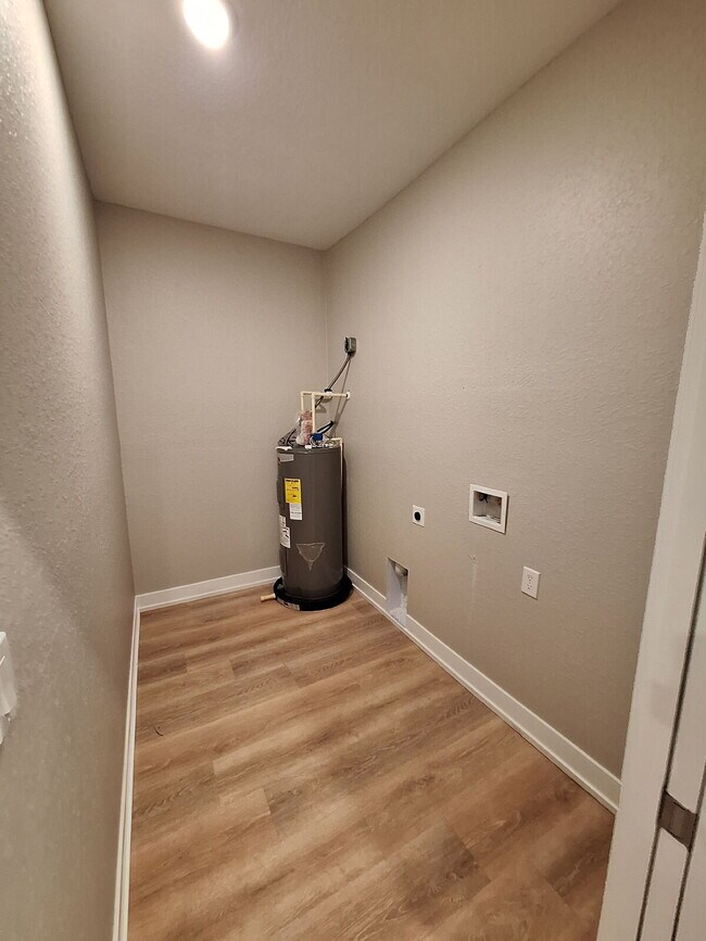 Building Photo - Available with ZERO DEPOSIT MOVE-IN!