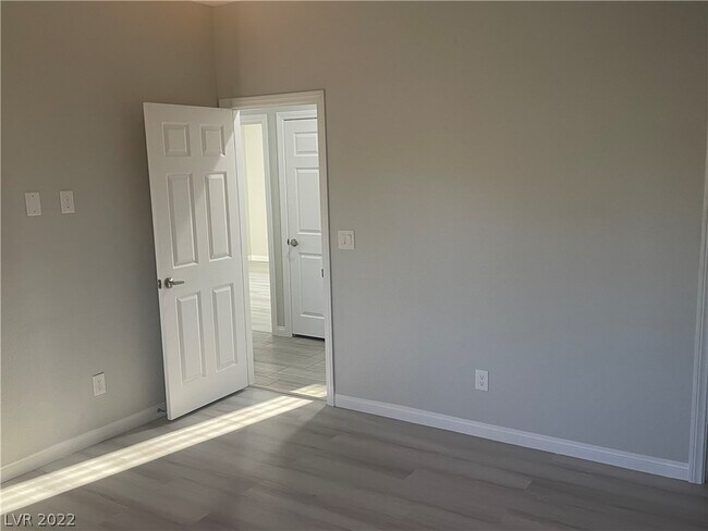 Building Photo - 4966 Andover Dr