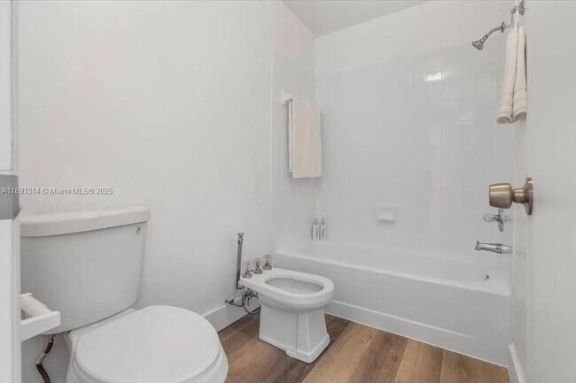 Building Photo - 2512 SW 113th Ct