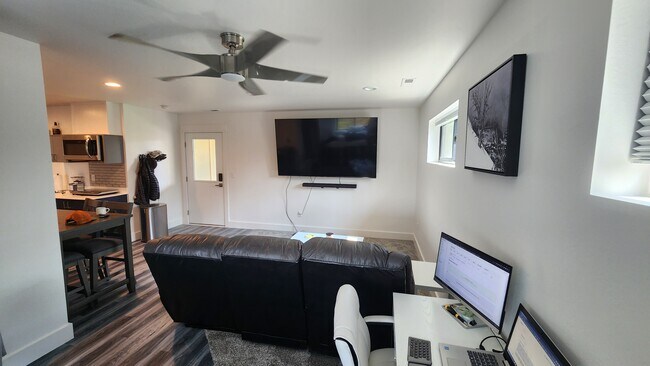 Building Photo - 404 N Rouse Ave