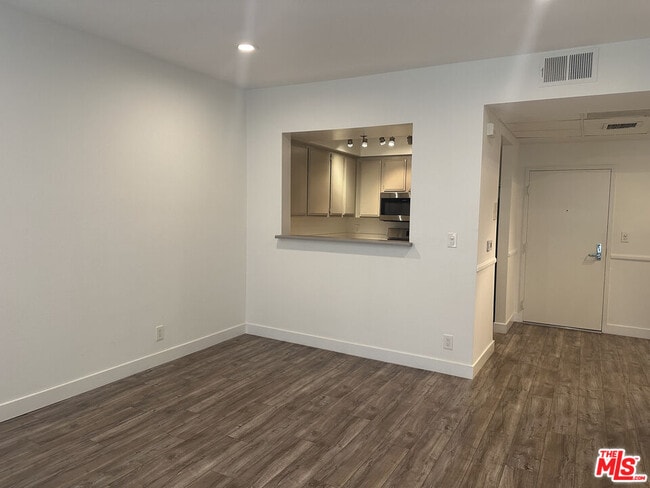 Building Photo - 8614 Burton Wy