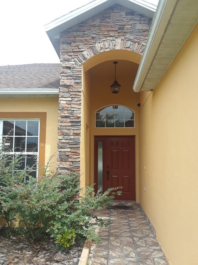 Building Photo - Spacious 4-Bedroom Home in Poinciana!