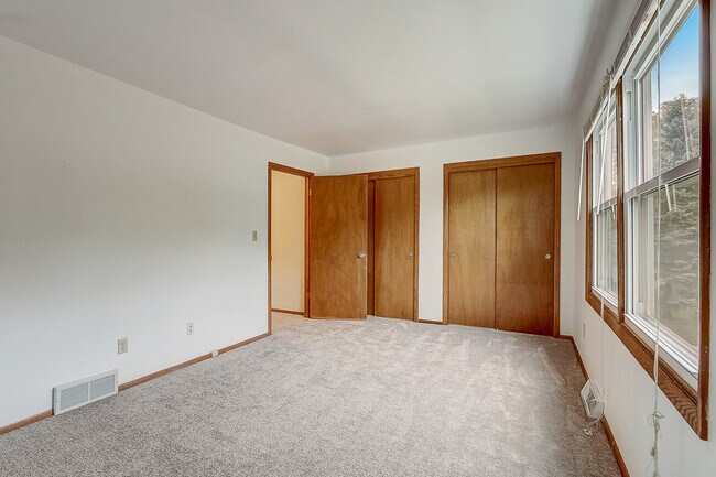 Double Closets 6827 - 6825 S Juniper Dr