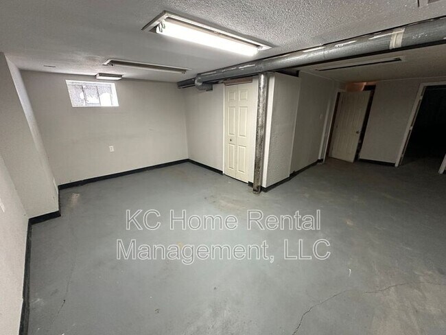 Building Photo - 402 Van Brunt Blvd