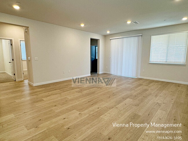 Building Photo - 8064 Pasadena Dr