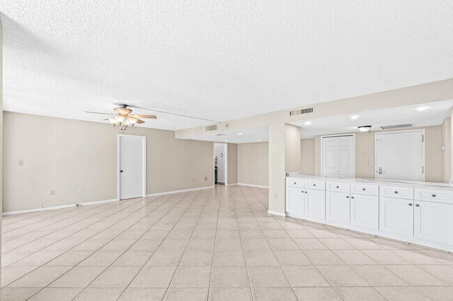 Building Photo - 4200 N Ocean Dr