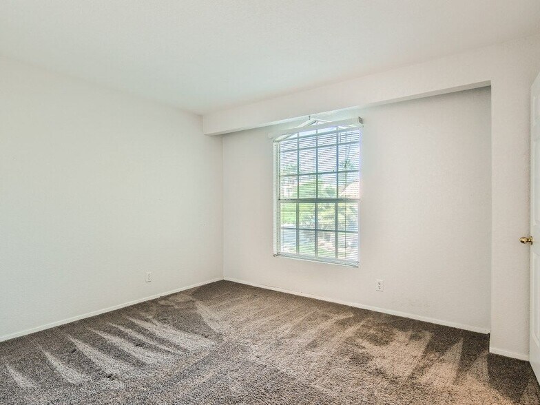 Building Photo - 1044 Grammy Dr