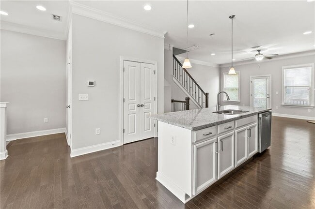 Building Photo - 4435 Donahue Ave