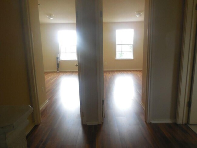 Building Photo - 1519 Sedbury Way