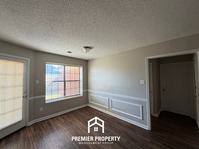 Building Photo - 6351 Oak Walk Ln