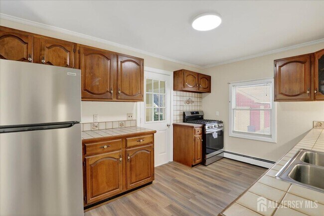 Building Photo - 28 Sedgwick St