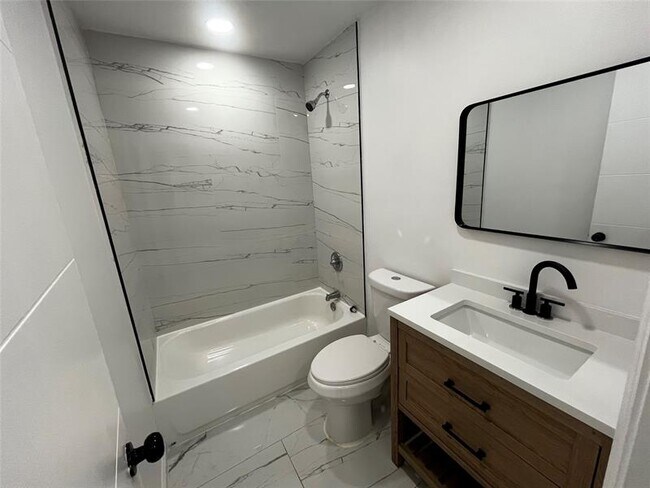 Building Photo - 136 NE 60th St