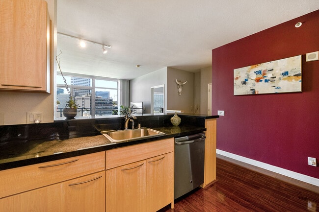 Building Photo - 1 Lakeside Dr